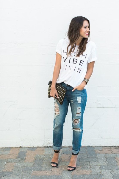 how to wear boyfriend jeans with a t-shirt